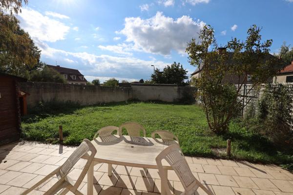 Maison à vendre 3 pièces JANVILLIERS (51) Plain pied, et grand grenier aménageable, garage, jardin et cour.