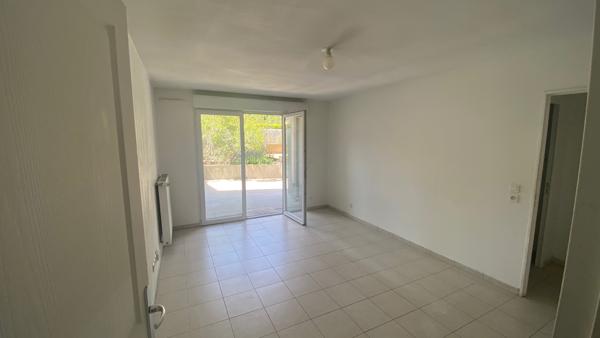 Mandelieu - 2 pièces 47m2 - Rez de Jardin 28m2 - Stationnement privatif en sous-sol