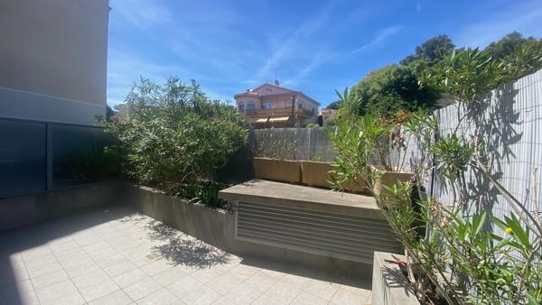 Mandelieu - 2 pièces 47m2 - Rez de Jardin 28m2 - Stationnement privatif en sous-sol