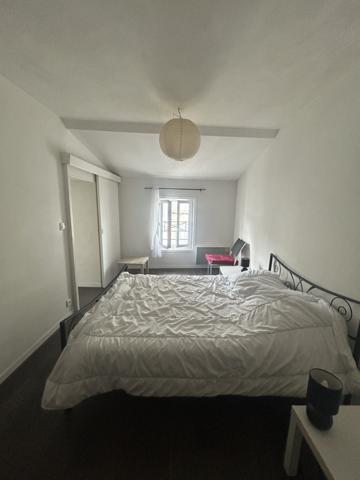 APPARTEMENT T2 MEUBLE - SAINTES RIVE DROITE