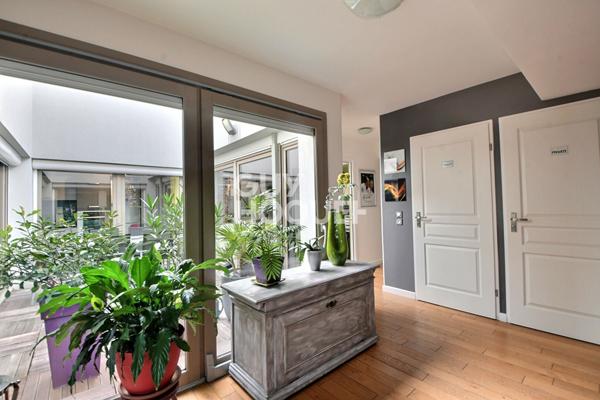 À VENDRE, DERNIER ETAGE, Appartement lumineux de 104 m² avec double balcon et vue dégagée, Dernier étage, Lyon 8ème (69008)