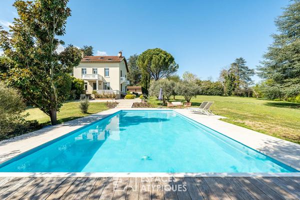 Maison de charme rénovée avec piscine au coeur d’un parc arboré