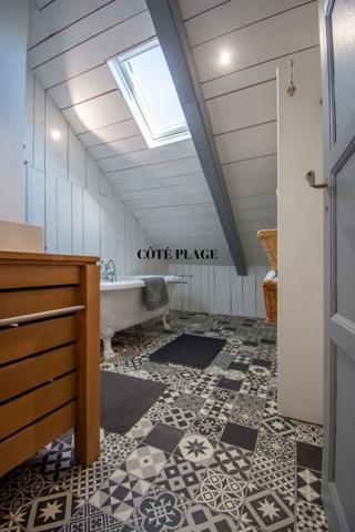 Royan (17200) ROYAN PONTAILLAC VILLA 1930 AU PRIX DE 883 500 € HAI