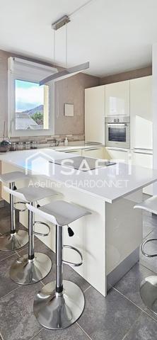 Appartement récent avec parking privé