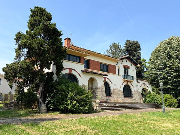 Maison de Maître 8 pièces 325m² avec Piscine / Terrain de tennis / Parc de 25 000m² / L'UNION