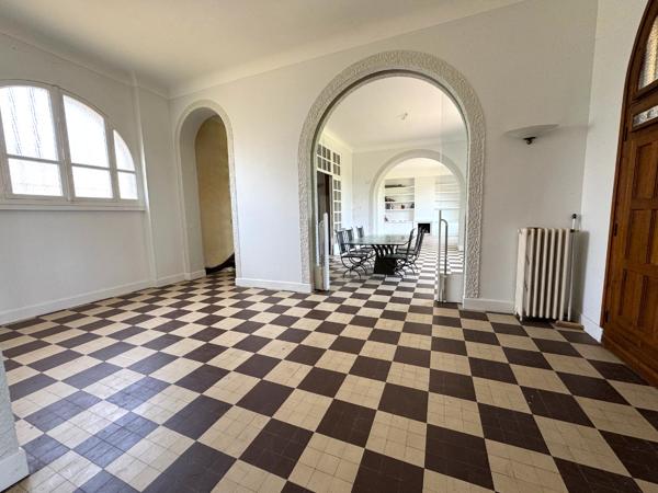 Maison de Maître 8 pièces 325m² avec Piscine / Terrain de tennis / Parc de 25 000m² / L'UNION
