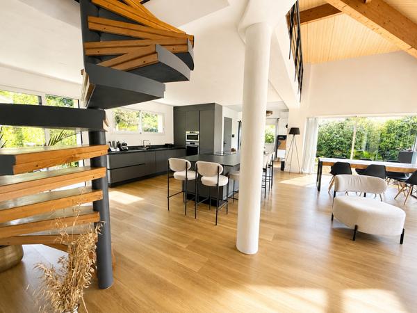 Maison
         6 pièces
        - 170 m²
