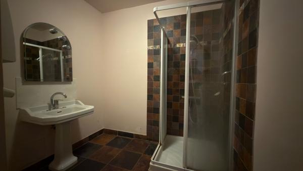 Avallon (89200) Appartement avec balcon F3 situé dans le centre ville d' AVALLON.