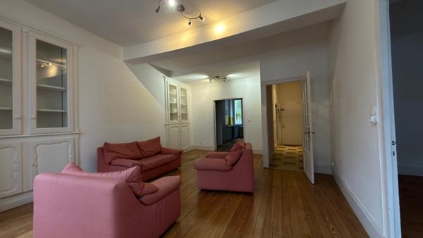 Avallon (89200) Appartement avec balcon F3 situé dans le centre ville d' AVALLON.