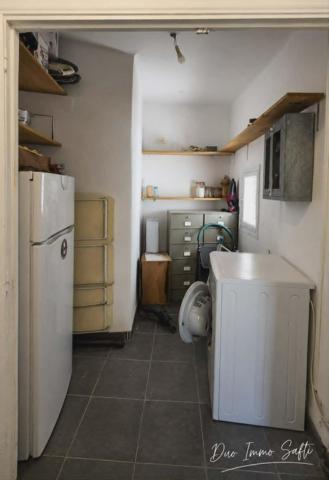 Maison de village avec jardin, terrasse, annexes et stationnement