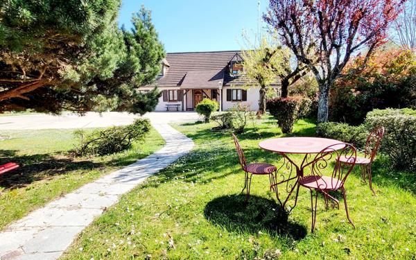 Maison à vendre    3 pièces • 202,05 m2 Châtillon-Coligny