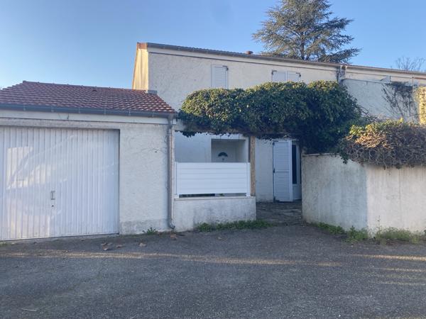 LAGNIEU - Maison mitoyenne sur 2 niveaux de type T4 de 87 m² avec 3 chambres, garage et jardin  Lagnieu (01150)