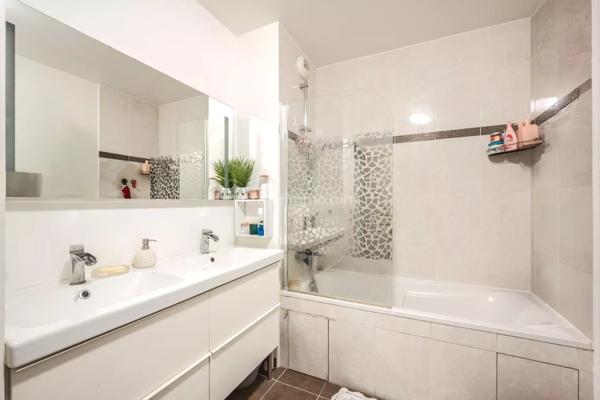 Vente                                                      Appartement
                        
                     3 pièces                      70 m2                     à Boulogne-Billancourt