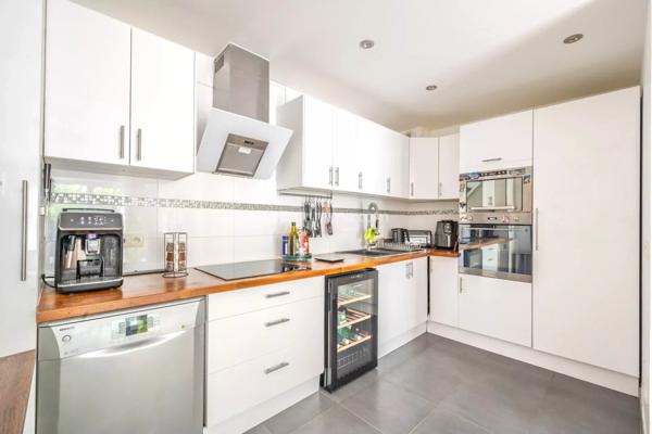 Vente                                                      Appartement
                        
                     3 pièces                      70 m2                     à Boulogne-Billancourt
