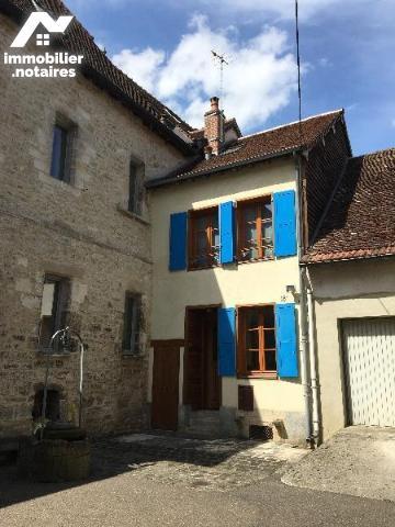 A VENDRE EN PLEIN CENTRE DE BAR SUR SEINE,
maison de ville entièrement rénovée (isolation béto...