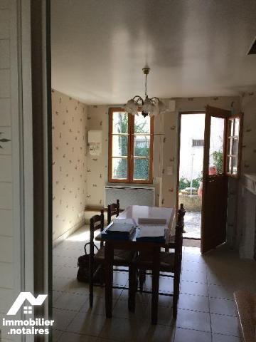 A VENDRE EN PLEIN CENTRE DE BAR SUR SEINE,
maison de ville entièrement rénovée (isolation béto...