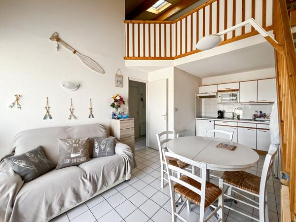 T2 mezzanine proche commerces et plage avec garage