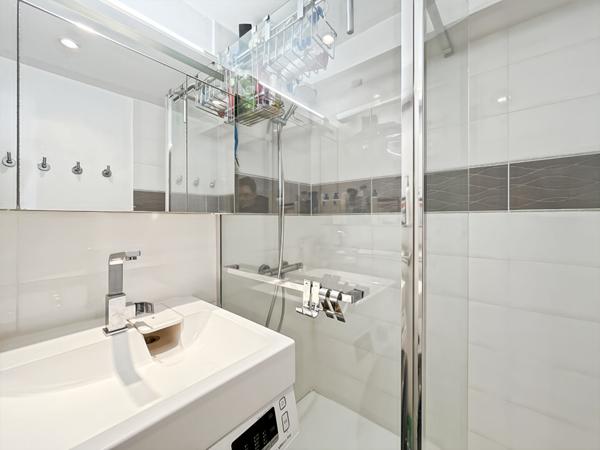 T2 mezzanine proche commerces et plage avec garage