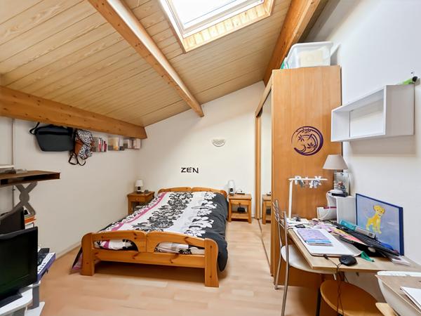 T2 mezzanine proche commerces et plage avec garage