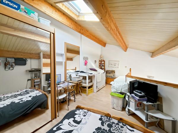 T2 mezzanine proche commerces et plage avec garage