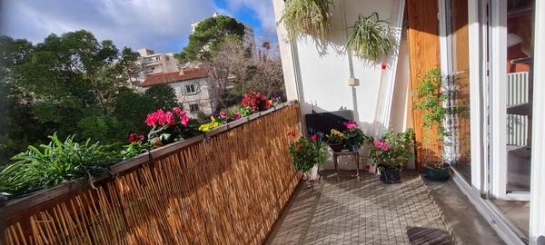 NIMES à vendre T5 de 84 m² 3 chambres, garage individuel, balcon, jardin commun, parking