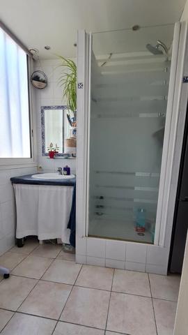NIMES à vendre T5 de 84 m² 3 chambres, garage individuel, balcon, jardin commun, parking