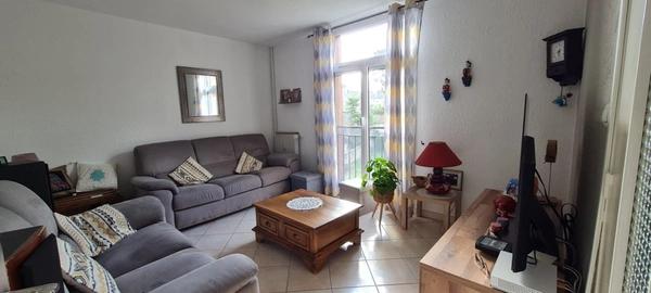 NIMES à vendre T5 de 84 m² 3 chambres, garage individuel, balcon, jardin commun, parking