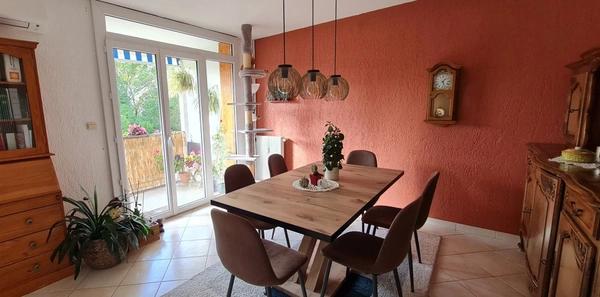 NIMES à vendre T5 de 84 m² 3 chambres, garage individuel, balcon, jardin commun, parking