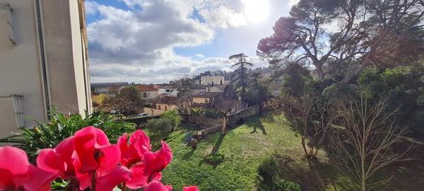 NIMES à vendre T5 de 84 m² 3 chambres, garage individuel, balcon, jardin commun, parking
