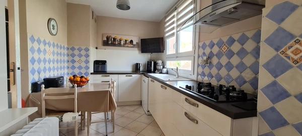 NIMES à vendre T5 de 84 m² 3 chambres, garage individuel, balcon, jardin commun, parking