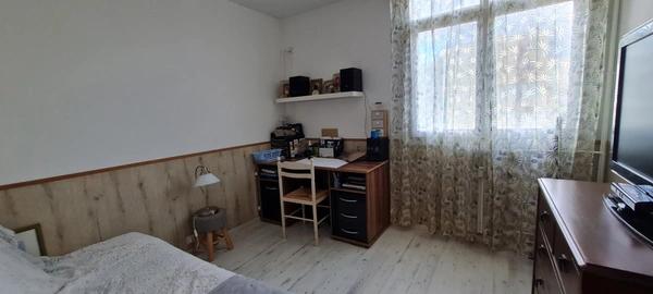 NIMES à vendre T5 de 84 m² 3 chambres, garage individuel, balcon, jardin commun, parking