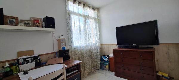NIMES à vendre T5 de 84 m² 3 chambres, garage individuel, balcon, jardin commun, parking