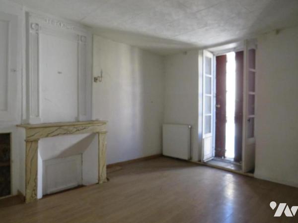 VIC-FEZENSAC, Maison de ville 77 m² + cave jardin