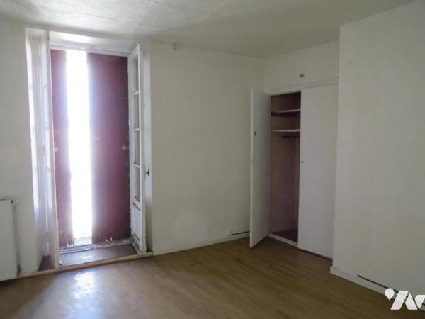 VIC-FEZENSAC, Maison de ville 77 m² + cave jardin