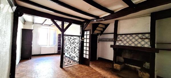 VIC-FEZENSAC, Maison de ville 77 m² + cave jardin