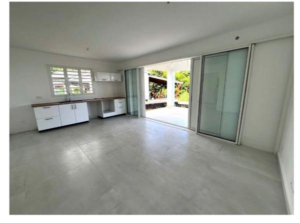 Jolie villa T4  neuve secteur résidentiel Baie Mahault