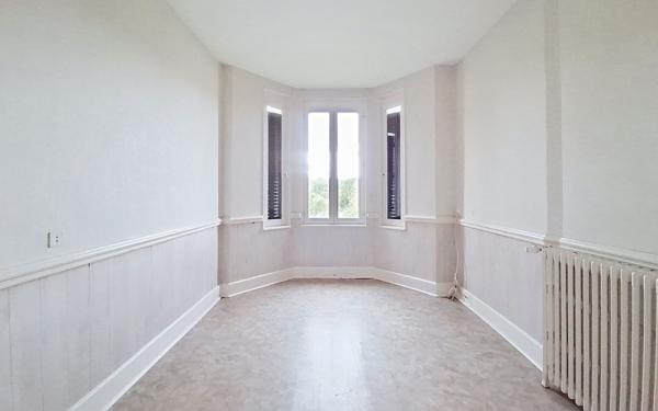 Maison à vendre    5 pièces • 88,50 m2 Néris-les-Bains