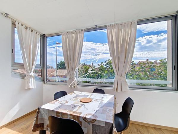 Appartement meublé T3 d'environ 46 m² avec loggia