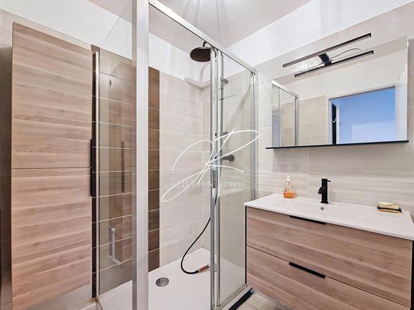 Appartement meublé T3 d'environ 46 m² avec loggia