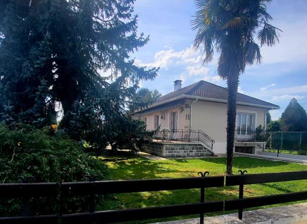 Maison avec piscine et grand jardin secteur calme