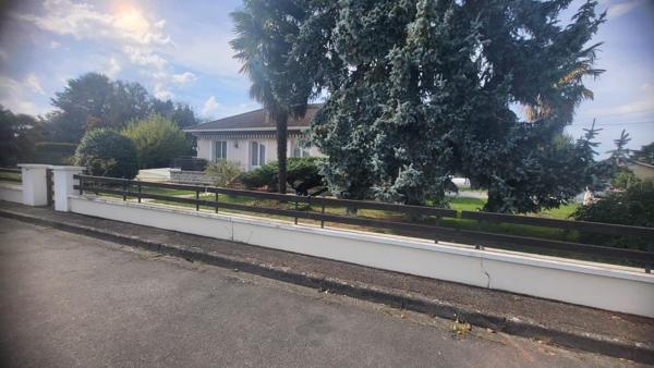 Maison avec piscine et grand jardin secteur calme