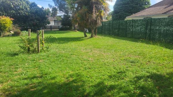 Maison avec piscine et grand jardin secteur calme