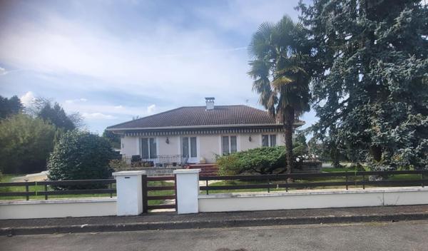 Maison avec piscine et grand jardin secteur calme