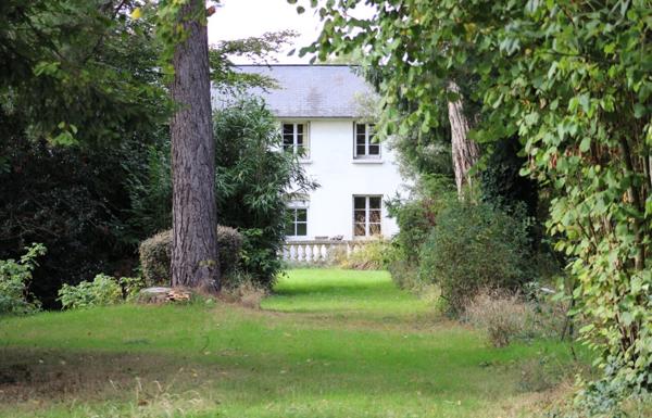 Maison Bois Guillaume - parc de 3300m² - constructible - 5 chambres 2 chambres Rdc - 211 m2 plein centre de Bois Guillaume - proche des écoles et commerces- calme et verdoyant - environnement idéal , havre de paix, à deux minutes de Rouen ,idéale f