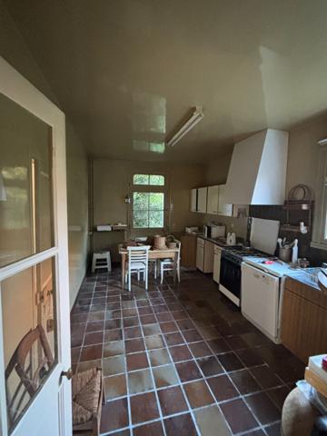 Maison Bois Guillaume - parc de 3300m² - constructible - 5 chambres 2 chambres Rdc - 211 m2 plein centre de Bois Guillaume - proche des écoles et commerces- calme et verdoyant - environnement idéal , havre de paix, à deux minutes de Rouen ,idéale f