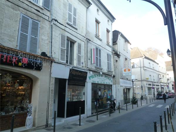 Dpt Aisne (02), CHATEAU THIERRY, à vendre, immeuble mixte habitation commerce excellente rentabilité