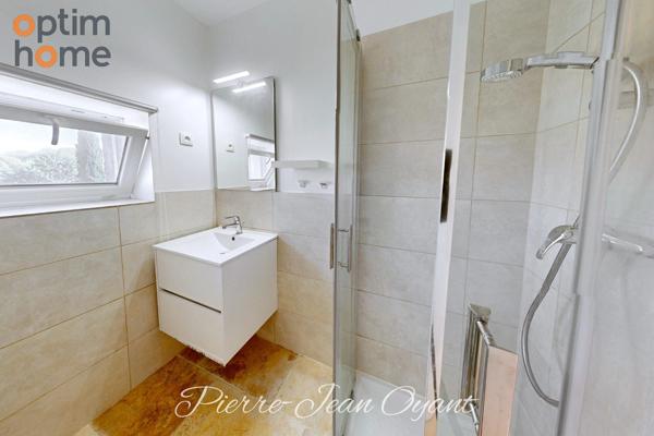 Maison de village rénovée type 3/4 avec belle terrasse plein sud