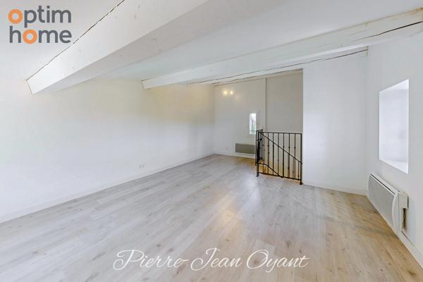 Maison de village rénovée type 3/4 avec belle terrasse plein sud