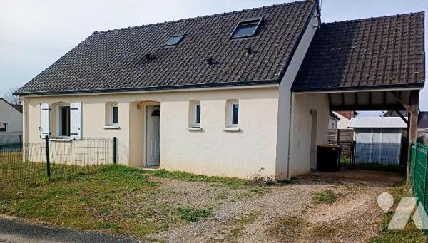 Dans Résidence sécurisée, PAVILLON env 95m2 hab. au sol, comprenant :
. en RC : pièce principa...