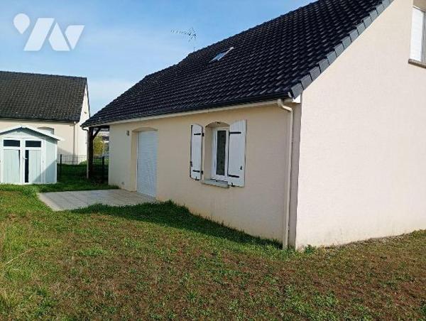 Dans Résidence sécurisée, PAVILLON env 95m2 hab. au sol, comprenant :
. en RC : pièce principa...